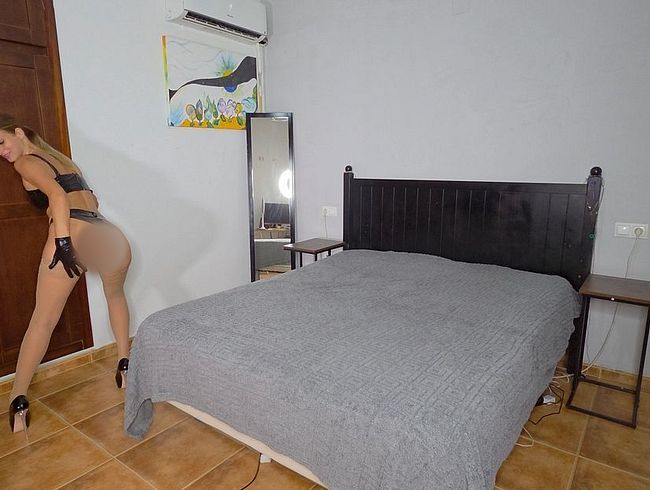 ClaaryCherry's Porno Video: Seine Lieblingsschlampe ist wieder geil ! Und will gefi**t werden.