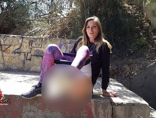 ClaaryCherry Porno Video: Eine riesen Ladung pee von mir