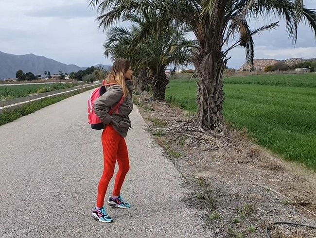 ClaaryCherry Porno Video: Schneller outdoor pi**